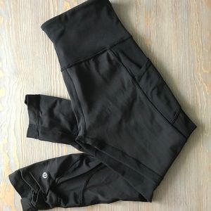 Lululemon Black 3/4 Crop Mesh Side Pant, Sz. 6